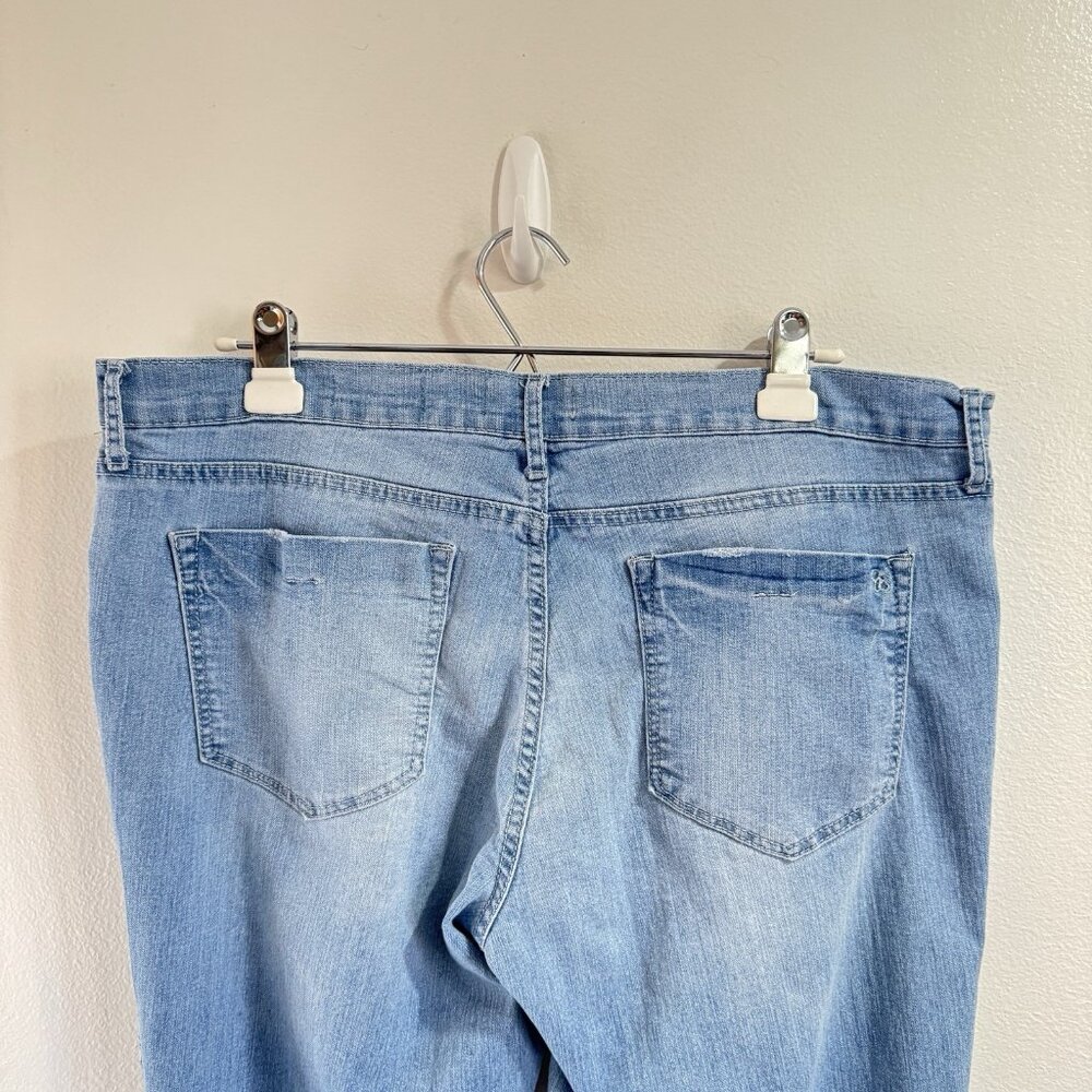 Jessica Simpson Mika Best Friend Jeans 32 / 14 Light Wash Floral Embroidered - Picture 6 of 10